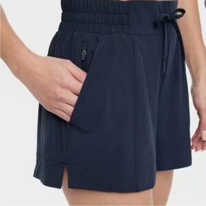 Nwt all in motion | mid-rise shorts size small